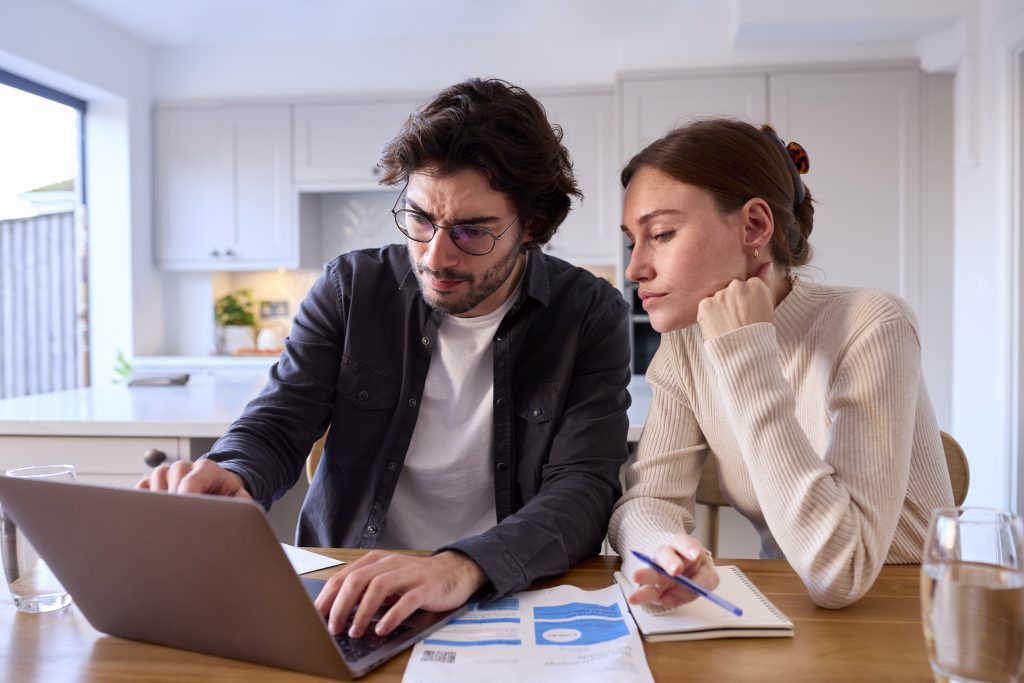 Intestare le utenze senza avere la residenza: tutto quello che devi sapere