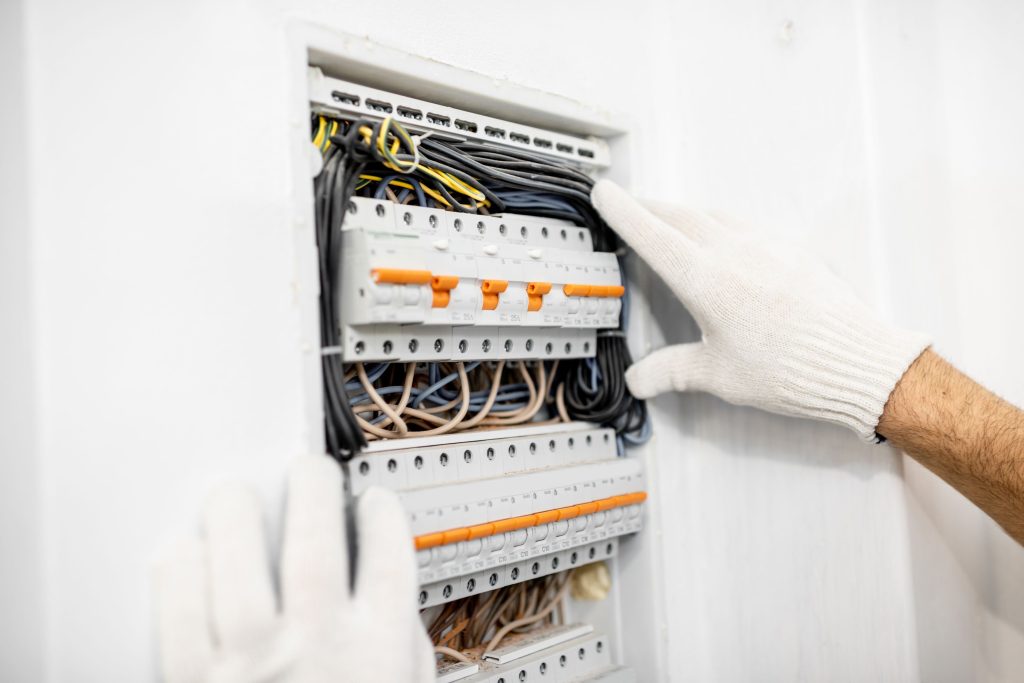 Come attivare il contatore dell'energia elettrica per un ristorante o un bar: tempistiche, costi e documentazione necessaria.